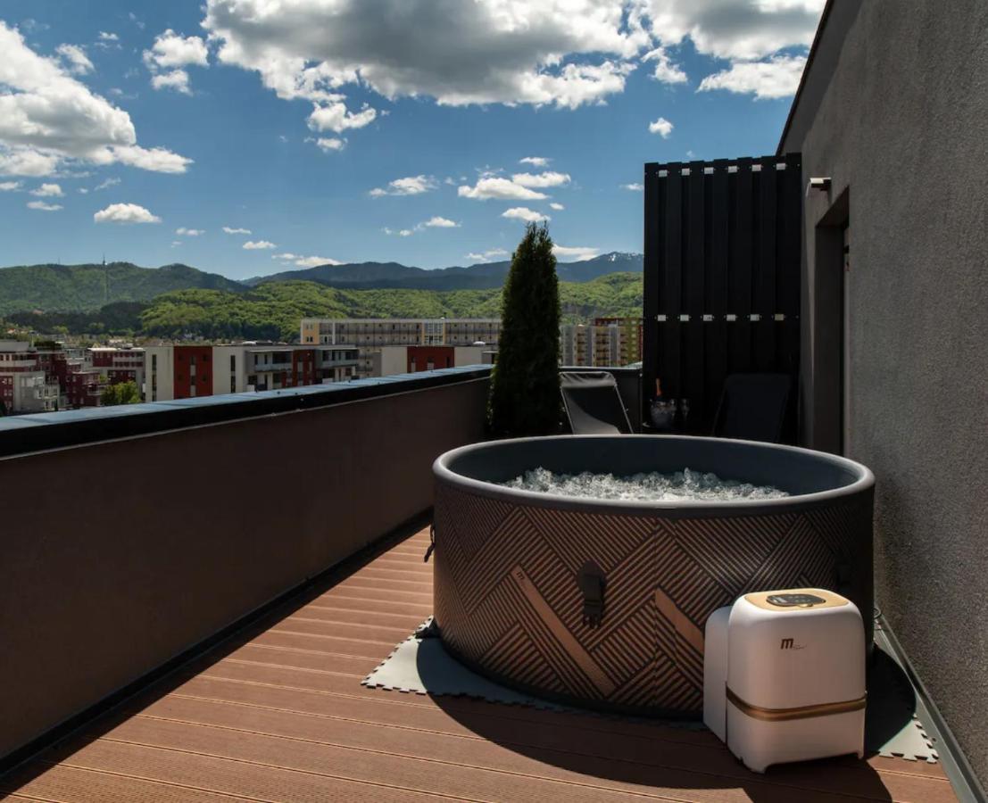 Skylark - Singapore Penthouse With Jacuzzi & Panoramic View Brasov Ngoại thất bức ảnh