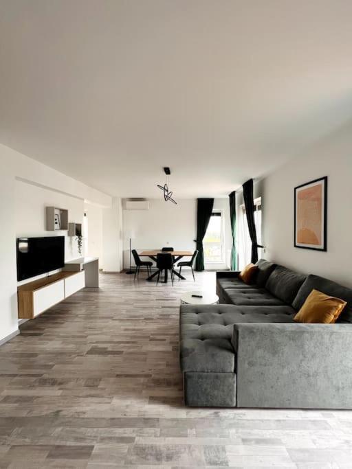 Skylark - Singapore Penthouse With Jacuzzi & Panoramic View Brasov Ngoại thất bức ảnh