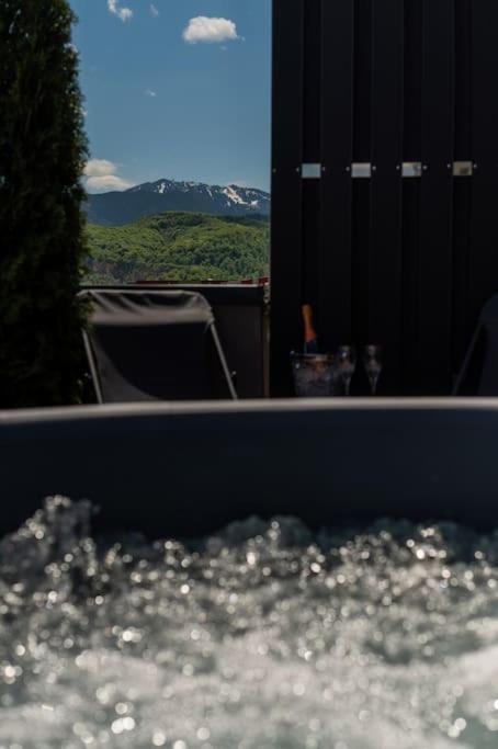 Skylark - Singapore Penthouse With Jacuzzi & Panoramic View Brasov Ngoại thất bức ảnh