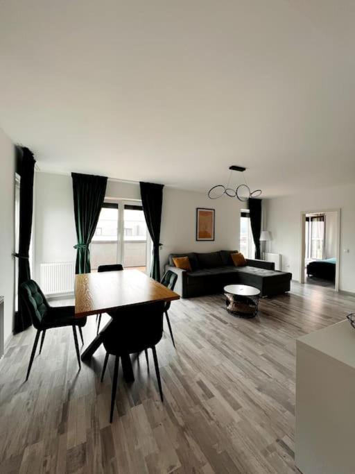 Skylark - Singapore Penthouse With Jacuzzi & Panoramic View Brasov Ngoại thất bức ảnh